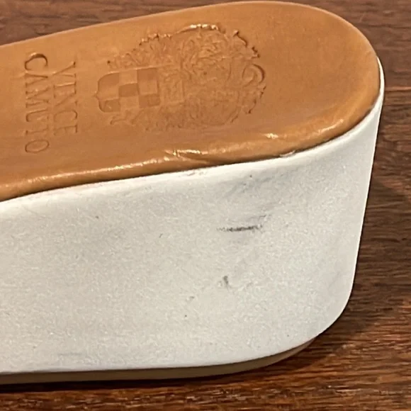 Vince Camuto Women’s Silver Platform Slides Size 10 - Picture 2 of 9